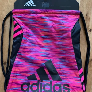 Adidas gympapåse  - Adidas gympapåse. Aldrig använd/helt ny!