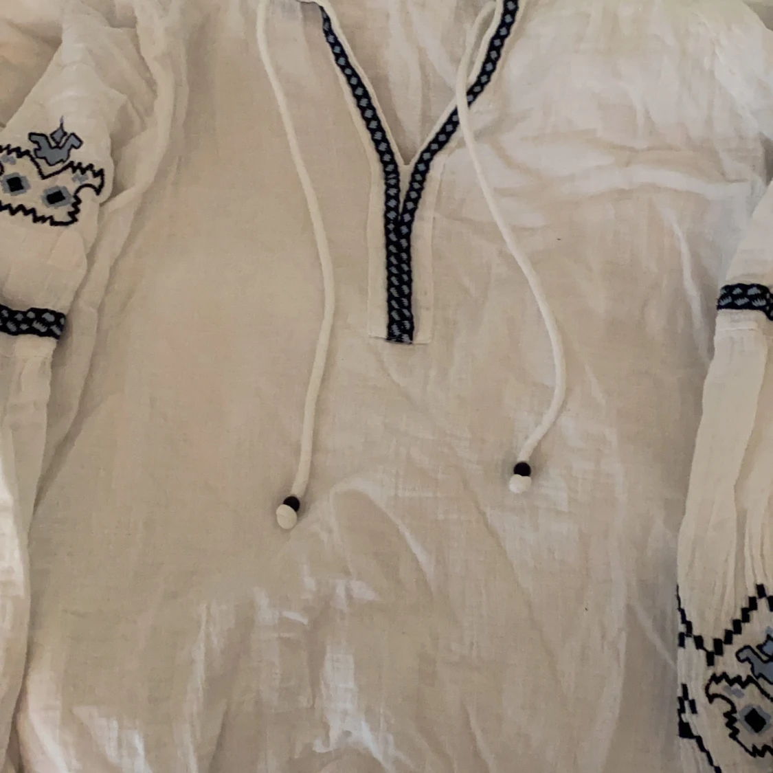 Grekisk skjorta med detaljer  - 90