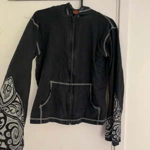 Snygg kofta med utsvängda armar - Typ y2k kanske