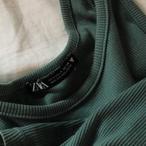 populärt linne ifrån zara i grönt, priset går att diskutera om det önskas