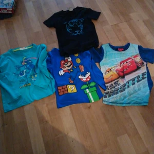 Tröjor - Fyra tröjor, storlek 122/128. Nyskick på alla fyra. 