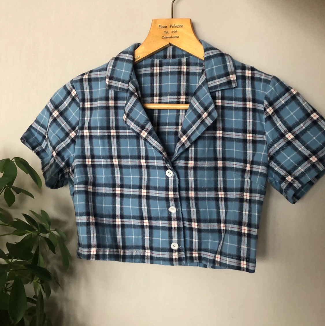 Blå croppad skjorta