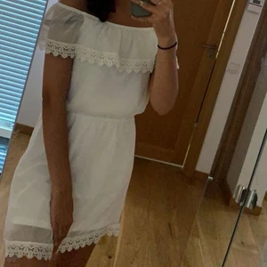 Sommar klänning - Cubus, strl 164/Xs   - Vit sommar klänning från Cubus, strl 164 men skulle kunna räkna det som xs💓 använt ett fåtal gånger 💓Skriv privat om du är intresserad 💓