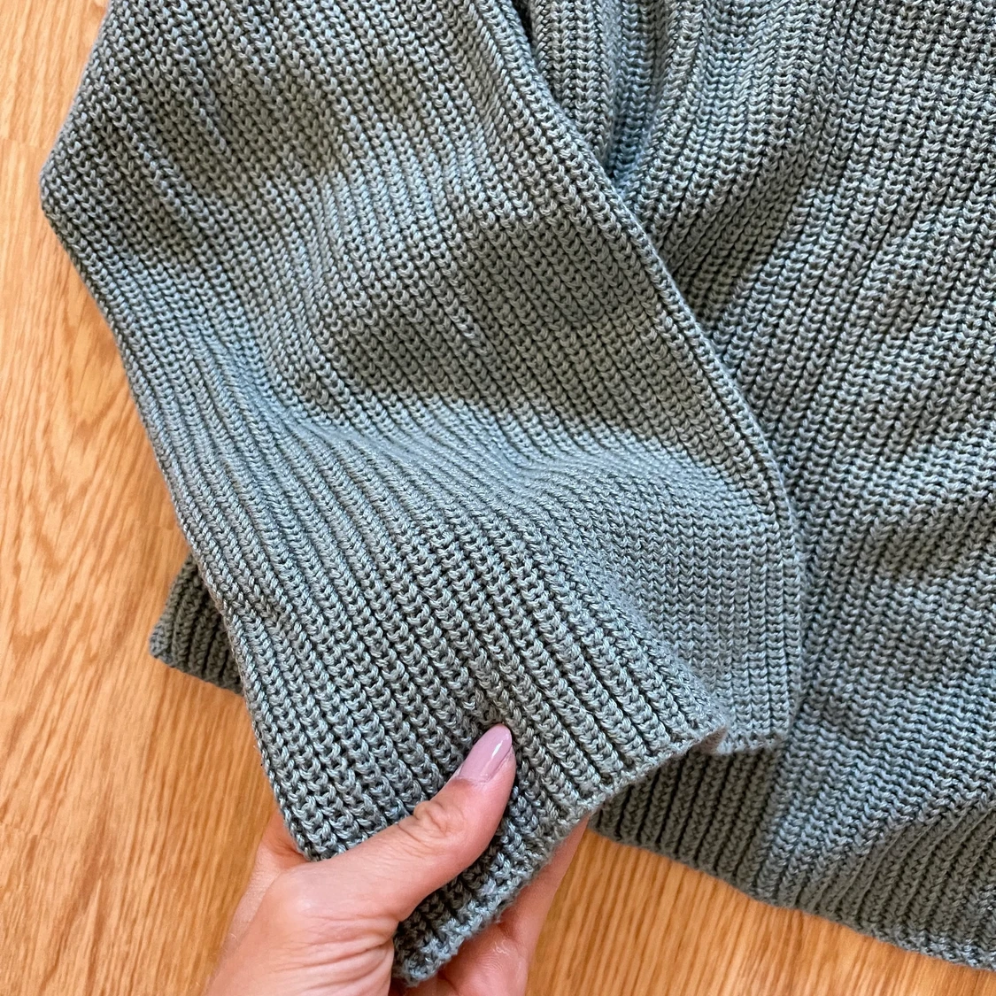 Stickad tröja med vida ärmar - 90