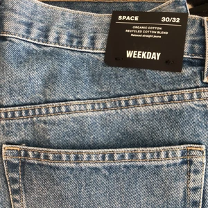 WEEKDAY SPACE STRAIGHT 30/32  - Storlek 30/32. Jag beställde dem och var bortrest så han inte lämna tillbaka. Aldrig använda. Nypris 600 + frakt 