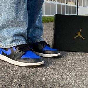 Nike Jordan blå - Nästan aldrig använda! Passar alla och går att styla till alla outfits💞 Jag står för frakten :)