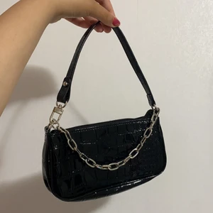 Säljer denna väskan helt ny - Ny väska har inte använt, passade inte mig så bra 