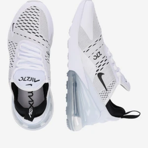 Nike air max 270  - Storlek 43 köptes för ungefär en månad sen de är som nya har använt de bara några gånger skick 10/10 nypris runt 1600