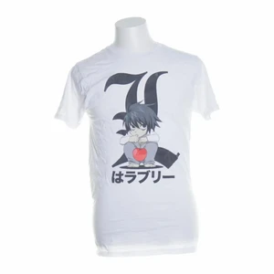 Chibi Death Note Tee - Cool anime tröja med chibi L från Death Note på :D