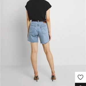 501 ’Mid thigh shorts’  - Fina levis jeans-shorts, i nyinköpta och iprincip oanvända. 