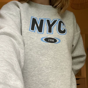 Sweatshirt - Tröja jag köpte på Gina Tricot i storlek S. Säljer då den aldrig används. Är i mycket bra skick! FINNS KVAR