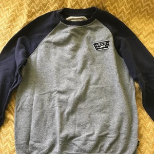 Vans  - Vintage Oversized vans-tröja i medium, passar även  allt under, jättefint skick✨🐡