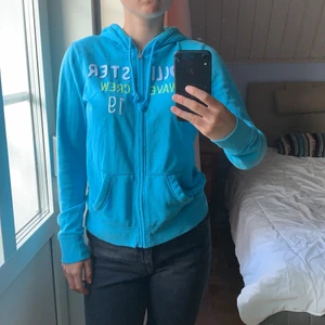 Hollister hoodie - Säljer då jag inte använder den längre! Fint skick, storlek M