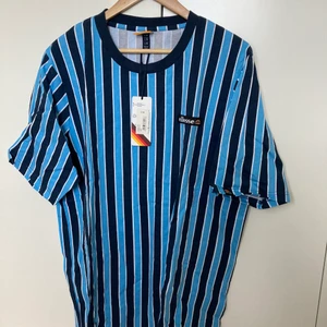 Ellesse. Storlek M - Helt oanvänd Ellesse t-shirt i storlek M. Taggen finns kvar