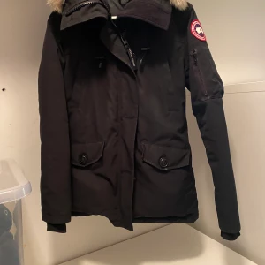 Canada Goose - Canada Goose jacka i modellen Montebello i storlek S.