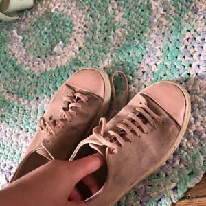 Axel Arigato sneakers - Köptes för några år sen, lite sletna. Vid intresse: snap—> tilde0333