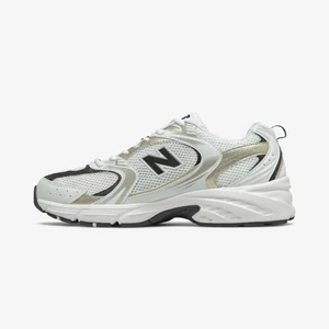 New balance 530  - New balance 530 sneakers i storlek 40,5. Använda 1-2 gånger, som nya. I superbra skick. Köpta för 1099kr. Buda eller köp direkt för 850