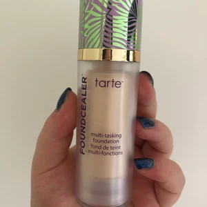 Helt ny Tarte cosmetics foundcealer - Säljer denna eftersom färgen inte passade. Helt ny.