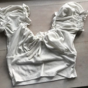 SHEIN  - Köpt för 130 kr säljer då den inte får någon användning i min garderob. :) 