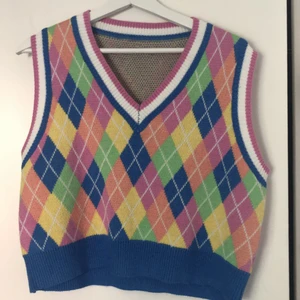 Stickad väst  - Väst från shein. Aldrig använd då den inte är min stil. Storlek M 