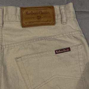 Ett par ”retro”-jeans från Malbro Classics i stl M.