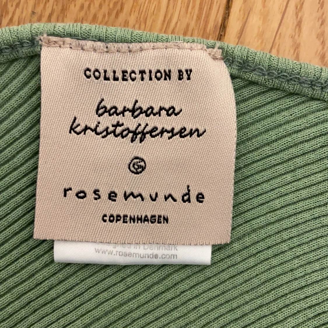 Grön one shoulder topp  - 90