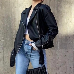 Skinnjacka  - Köpt från nelly (missguided), kontakta om du är intresserad o vill ha fler bilder 