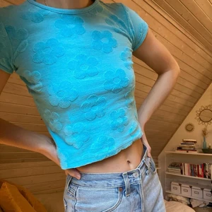 blå baby tee - sjukt cool baby tee från Benetton 💙💙💙💙