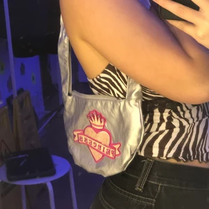 princess väska med strass💞💞 - vintage liten handväska med strass och rhinestones, passar till allt 🤍