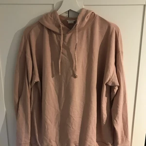 Rosa hoodie - Ljusrosa hoodie, använd fåtal gånger. Strl S från Lindex! Frakt tillkommer 💕