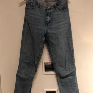 Momjeans - Säljer tyvärr mina absoluta fevoritjeans då de inte längre passar mig.. perfekt passform, hög midja, lösa i passformen men sitter ändå som en smäck! 