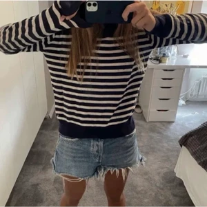 Randig zara tröja - Superfin tröja från zara endast använd 1 gång💕köparen står för frakten! FÖRST TILL KVARN