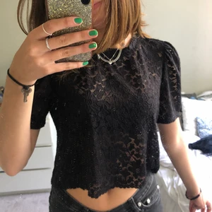 Spetstopp - Spetstopp från only. Köptes för typ 300kr men har aldrig använt den. Jätte fin med en bralette under. Passar xs-m. Köparen står för frakt. 