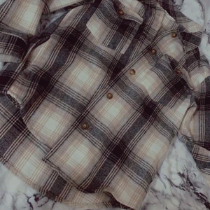 Shein kofta - Säljer på grund av köpt i fel storlek. Storlek 140. Använd 7-8 gånger. Gjäte mjuk och skön. Är i ny skick! Bor i Helsingborg. Pris kan diskuteras!