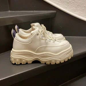 EYTYS ANGEL  - Säljer mina fina eytys angel för att jag tyvärr inte använder de längre. De är i väldigt bra skick! Slutsålda på eytys hemsida! Nypris 2600kr. Säljer för 900kr plus frakt! Pris kan diskuteras.🤍