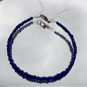 Mörkblått armband - Mörkblått armband <3 För 20kr + 20kr frakt 