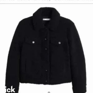 Super snygg teddy jacka - Köptes från miinto för 700kr!!, Den är så snygg och så trendig men säljer för den aldrig blivit använd. Säljer för 300kr + 66 kr frakt💕💕 skriv om du har fler frågor