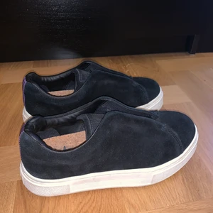 Eytys Doja S-O Suede Sneakers - Tjena, säljer nu mina Eytys! Riktigt bra skick använda ca 2-3 gånger bara och ser ut som nya! Strl 36! Nypris ca 1800kr