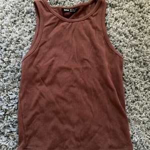 SHEIN topp - En annan brun topp från SHEIN som är HUUR skön som helst 🤎 i storlek xs men passar s 