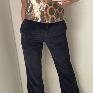 Svarta manchesterbyxor zara - Svarta manchesterbyxor storlek xs men passar även s, använda en gång😍