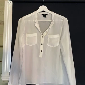 Vit skjorta h&m strl S - Snygg vit skjorta