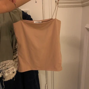 Beige linne - Säljer detta beigea linnet då jag inte använder det. Inte alls mycket använt✨