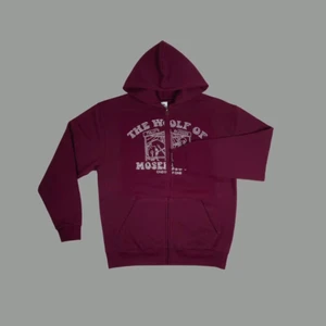 One of One Zip-up Hoodie - ”Wolf of Mosebacke”-zip-up. Aldrig använd, fortfarande i förpackning. Säljs pga fel storlek. Gratis frakt. Storlek M