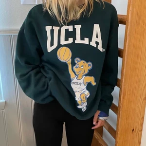 Tröja - Fin tjocktröja som inte kommer till användning längre, inga skador osv, köparen står för frakten. Lånade bilder💕