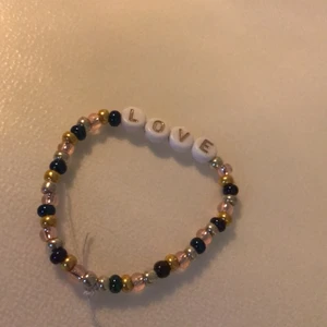 Smycken  - Jag säljer smycken billigt så hör av er ❤️