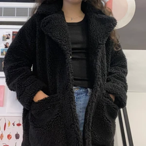 Teddy jacka - möts upp i stockholm! originalpris ca 750kr, knappt använd🦋