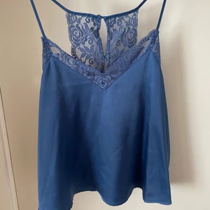 Linne  - Blus från bikbok. Säljer för 30kr inkl frakt.