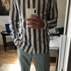 Sommar skjorta från jack&jones. Köpt för 500 säljer för 150kr. - Fin sommarskjorta size medium. 