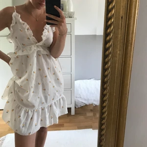 Somrig klänning - En superfin klänning, passar perfekt till midsommar, 150kr💓