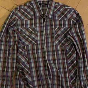 Matinique skjorta Large - Säljer en skjorta utan några defekter i storlek large. Kan sänka pris vid köp av flera plagg